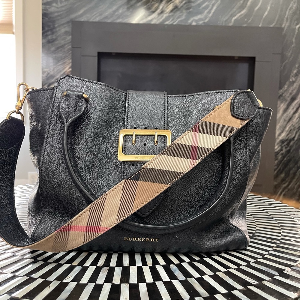Authentic Burberry Grainy Leather Buckle Bag